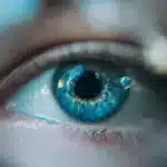 El significado espiritual de los anillos azules alrededor del iris